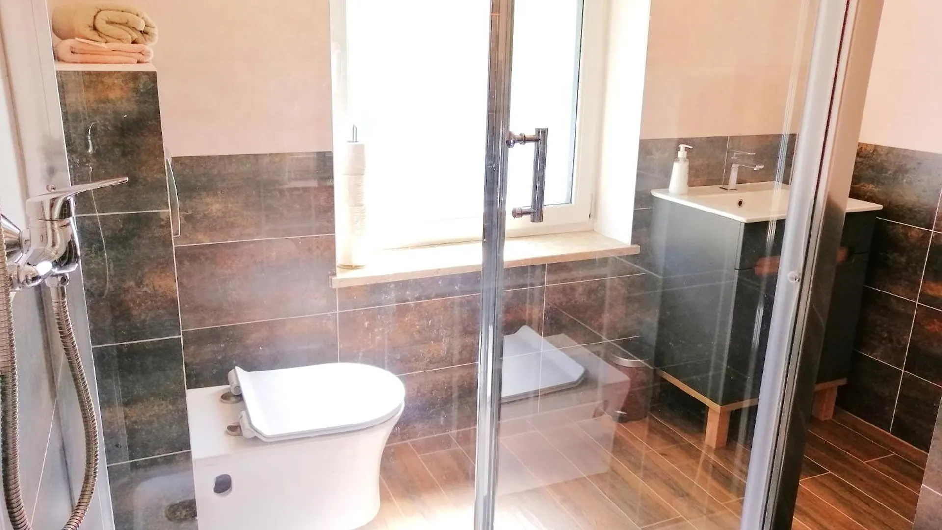 Homestay Pokoje Nad Jeziorem Gdansk Poland